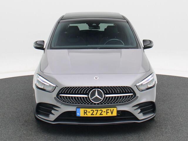 Mercedes-Benz B-KLASSE 180 AMG Line 136 Pk Automaat | Panorama Dak | Camera | Adaptive Cruise | Privacy Glass | LED | Navigatiesysteem | 19 Inch | 32.920 Km