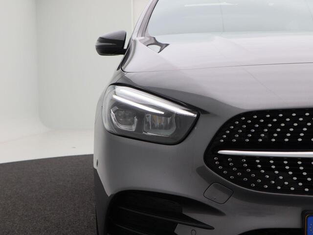 Mercedes-Benz B-KLASSE 180 AMG Line 136 Pk Automaat | Panorama Dak | Camera | Adaptive Cruise | Privacy Glass | LED | Navigatiesysteem | 19 Inch | 32.920 Km