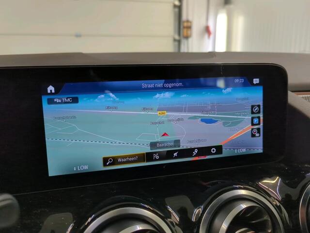 Mercedes-Benz B-KLASSE 180 Business Solution Luxury Auto. Trekhaak Navigatie Camera Parkeersensoren Cruise Control Elektrische achterklep Stoelverwarming Virtual Cockpit Leder Climate Control