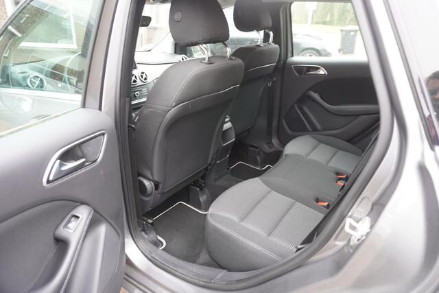 Mercedes-Benz B-KLASSE 180 Ambition AUTOMAAT TREKHAAK CRUISE NAVI