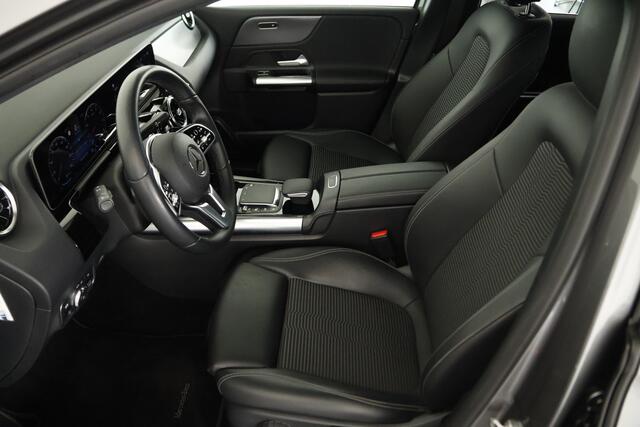 Mercedes-Benz B-KLASSE B200 Business Solution Automaat / LED / Navigatie / Lichtmetaal