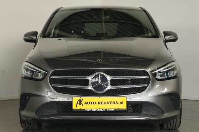 Mercedes-Benz B-KLASSE B200 Business Solution Automaat / LED / Navigatie / Lichtmetaal