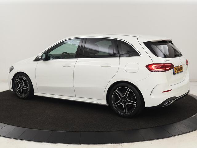 Mercedes-Benz B-KLASSE 200 Business Solution AMG | Half Leder/Alcantara | Stoelverwarming | Sfeerverlichting | Camera | Navigatie