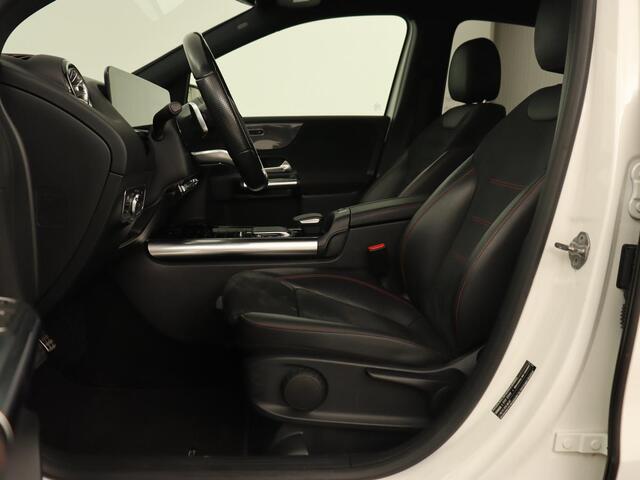 Mercedes-Benz B-KLASSE 200 Business Solution AMG | Half Leder/Alcantara | Stoelverwarming | Sfeerverlichting | Camera | Navigatie