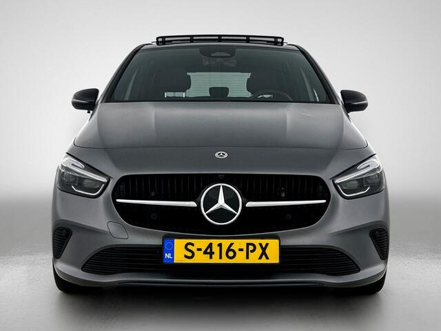 Mercedes-Benz B-KLASSE 200 Luxury-Line | Panorama schuif/kanteldak | MultiBeam Led | Night pakket | Apple CarPlay | Thermotronic Climate Control | Parkeer - en Spiegel pakket | Kleur: MANUFAKTUR mountaingrijs magno| Inclusief 24 maanden MB Certified garantie voor Europa.