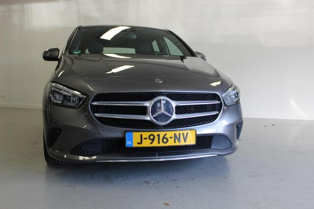 Mercedes-Benz B-KLASSE 180d Business Solution | CARPLAY | LED-KOPL | CAMERA | 16'LMV | NAVIGATIE | TREKHAAK | PDC-A |