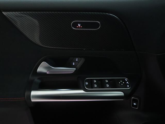 Mercedes-Benz B-KLASSE 180 Business Solution AMG | Panoramadak | Achteruitrijcamera | Nightpakket | Apple Carplay | Inclusief 24 maanden MB Certified garantie voor Europa.