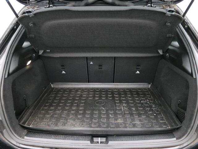 Mercedes-Benz B-KLASSE 180 Business Solution AMG AMG Line | Night Pakket | Panorama Schuif-Kanteldak Inclusief 24 maanden Mercedes-Benz Certified garantie voor Europa.