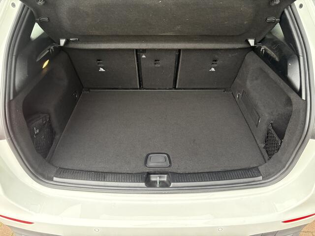 Mercedes-Benz B-KLASSE 180 Business Solution Luxury Automaat LEDER/CAMERA/DODEHOEK/CARPLAY/SFEER/PDC