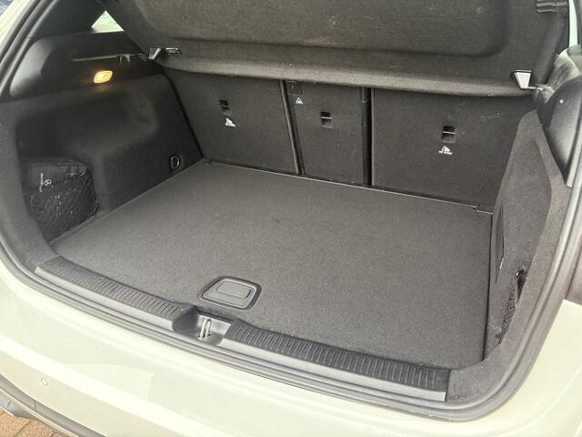 Mercedes-Benz B-KLASSE 180 Business Solution Luxury Automaat LEDER/CAMERA/DODEHOEK/CARPLAY/SFEER/PDC