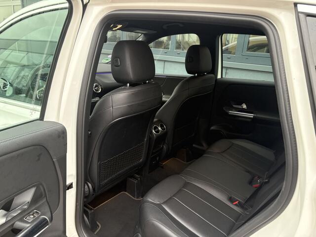 Mercedes-Benz B-KLASSE 180 Business Solution Luxury Automaat LEDER/CAMERA/DODEHOEK/CARPLAY/SFEER/PDC