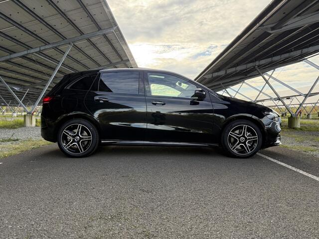 Mercedes-Benz B-KLASSE 250e Business Solution AMG | Night | Panoramaschuifdak | Premium plus pakket | Winter pakket | Trekhaak | Head-up display |