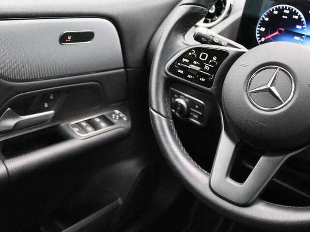 Mercedes-Benz B-KLASSE 180 Business Solution Ledkoplampen | Achteruitrijcamera |Stoelverwarming voor | Spiegelpakket. Inclusief 24 maanden MB Certified garantie voor Europa.