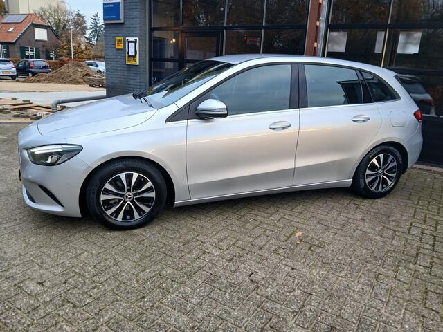 Mercedes-Benz B-KLASSE 180 Business Solution Plus / Trekhaak / camera / Apple carplay / android auto