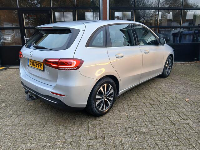 Mercedes-Benz B-KLASSE 180 Business Solution Plus / Trekhaak / camera / Apple carplay / android auto