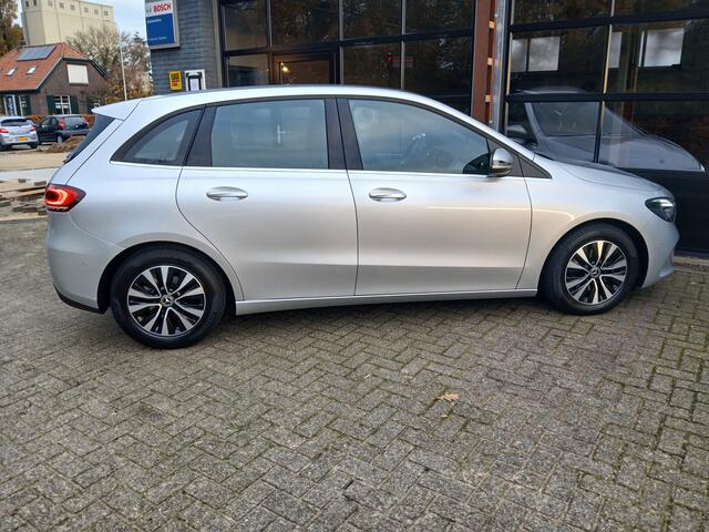 Mercedes-Benz B-KLASSE 180 Business Solution Plus / Trekhaak / camera / Apple carplay / android auto