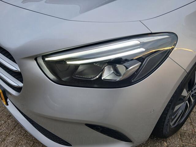 Mercedes-Benz B-KLASSE 180 Business Solution Plus / Trekhaak / camera / Apple carplay / android auto
