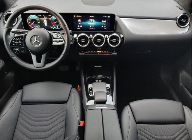 Mercedes-Benz B-KLASSE 180 Business Solution Plus / Trekhaak / camera / Apple carplay / android auto