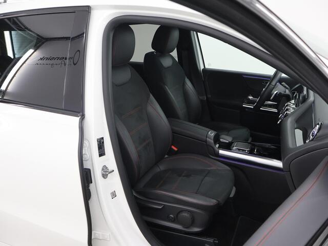 Mercedes-Benz B-KLASSE 180 Business Solution AMG | Night | Trekhaak | Widescreen Stoelverwarming | Achteruitrijcamera |