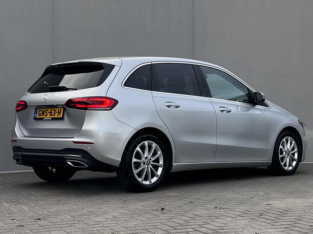 Mercedes-Benz B-KLASSE 180 Business Solution Luxury Automaat / Virtual Cockpit / Navigatie / Stoelverwarming / Elektrische klep / Apple Carplay Android / 17"LM wielen met All Season banden /