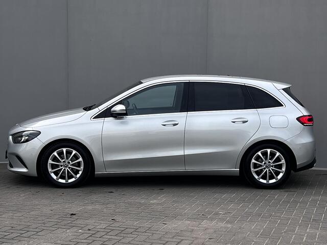 Mercedes-Benz B-KLASSE 180 Business Solution Luxury Automaat / Virtual Cockpit / Navigatie / Stoelverwarming / Elektrische klep / Apple Carplay Android / 17"LM wielen met All Season banden /