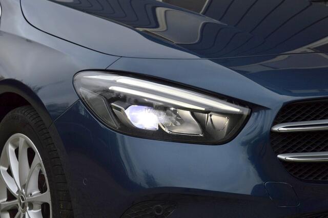 Mercedes-Benz B-KLASSE 180 Launch Edition Premium Plus Rijklaarprijs-Garantie Panoramadak Leder Wildscreen navigatie led camera