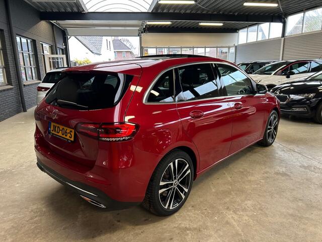 Mercedes-Benz B-KLASSE 200 BUS. SOL. LUX. / Pano / 360 Camera / Trekhaak / sportstoelen