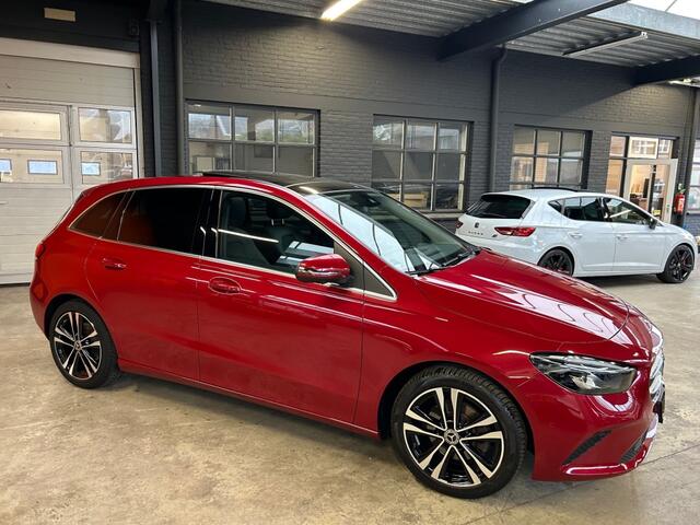 Mercedes-Benz B-KLASSE 200 BUS. SOL. LUX. / Pano / 360 Camera / Trekhaak / sportstoelen