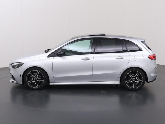 Mercedes-Benz B-KLASSE 180 Advantage | AMG | Night | Panoramadak | Trekhaak | Stoelverwarming | Widescreen | Achteruitrijcamera |