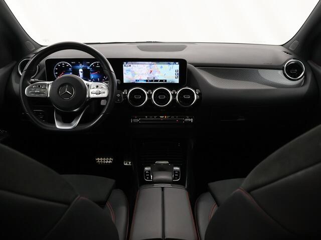 Mercedes-Benz B-KLASSE 180 Advantage | AMG | Night | Panoramadak | Trekhaak | Stoelverwarming | Widescreen | Achteruitrijcamera |