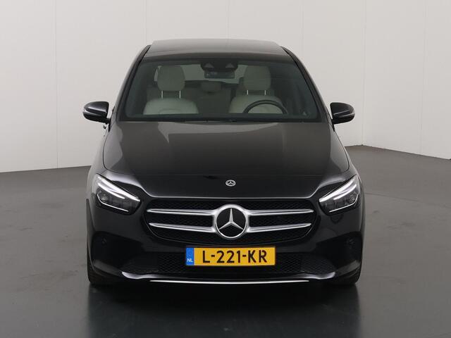 Mercedes-Benz B-KLASSE 180 Business Solution Luxury | Panoramadak | Memory | Keyless | Widescreen | Rijassistentiepakket | Multibeam |