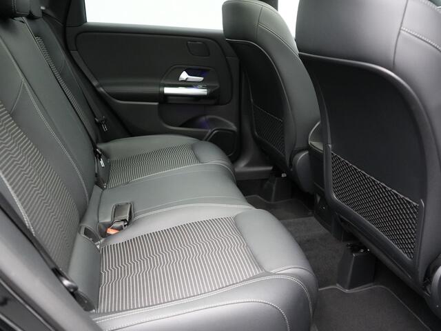 Mercedes-Benz B-KLASSE 250 e Premium Plug In Hybrid 218pk Dealer O.H PHEV | Panodak | Trekhaak af Fabriek | Lederen Comfortstoelen Memory & Verwarmd | Widescreen Navi | Camera | Apple Carplay | Sfeerverlichting |