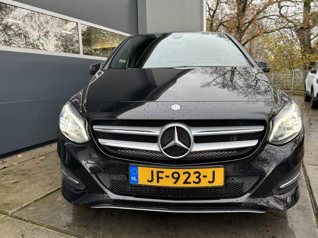 Mercedes-Benz B-KLASSE 180 Ambition plus 122pk Automaat Navigatie PDC AMG Line
