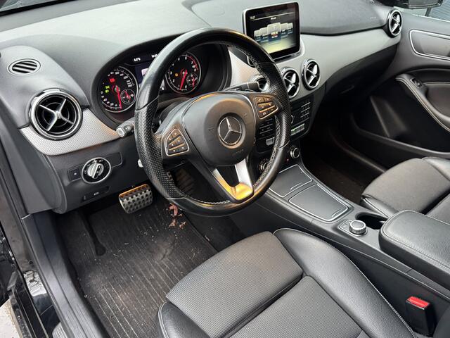 Mercedes-Benz B-KLASSE 180 Ambition plus 122pk Automaat Navigatie PDC AMG Line