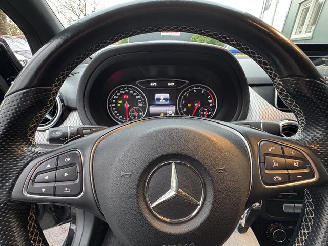 Mercedes-Benz B-KLASSE 180 Ambition plus 122pk Automaat Navigatie PDC AMG Line
