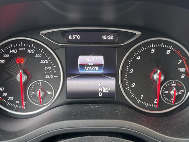 Mercedes-Benz B-KLASSE 180 Ambition plus 122pk Automaat Navigatie PDC AMG Line