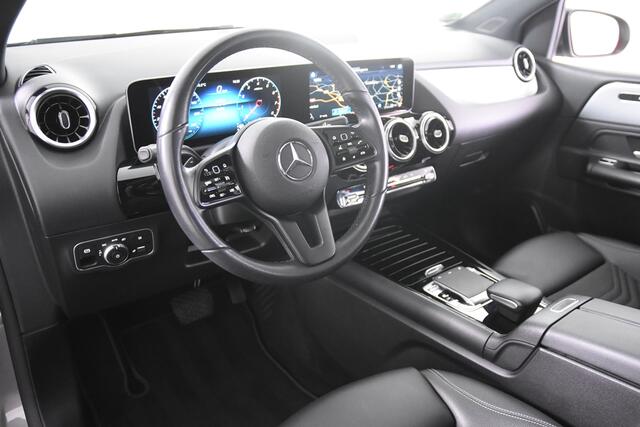 Mercedes-Benz B-KLASSE 180 *Widescreen*Navigatie*Panoramadak*Stoelverwarming*