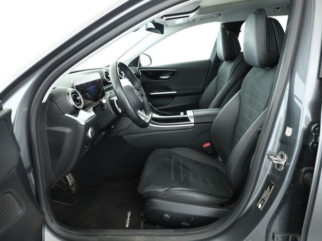 Mercedes-Benz C-KLASSE Estate 300 e AMG Plug-In Hybride AMG Line | Night Pakket | Trekhaak | Panorama Schuif-Kanteldak | Dodehoek Assist | Stuur en Stoelverwarming. Inclusief 24 maanden MB Certified garantie voor Europa.