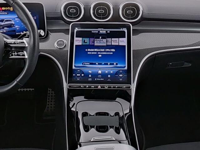 Mercedes-Benz C-KLASSE Estate 300 e AMG Plug-In Hybride AMG Line | Trekhaak | Panorama Schuif-Kanteldak | Distronic | Stuur en Stoelverwarming. Inclusief 48 maanden MB Certified garantie voor Europa.