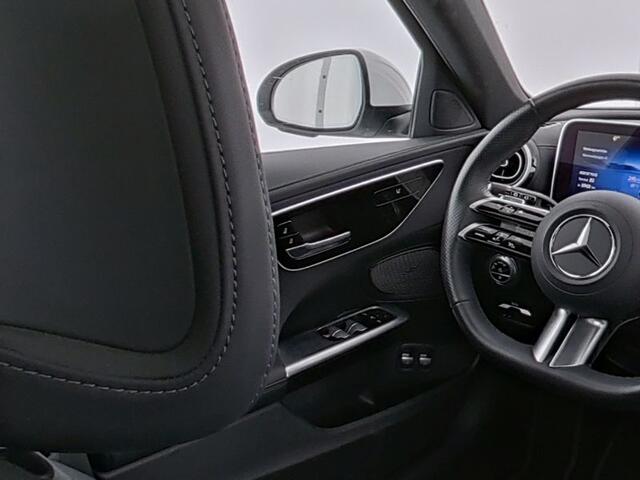 Mercedes-Benz C-KLASSE Estate 300 e AMG Plug-In Hybride AMG Line | Trekhaak | Panorama Schuif-Kanteldak | Distronic | Stuur en Stoelverwarming. Inclusief 48 maanden MB Certified garantie voor Europa.
