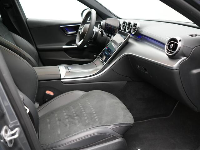 Mercedes-Benz C-KLASSE Estate 300 e AMG Night Plug In Hybrid 320pk Dealer O.H. PHEV | Panodak | Trekhaak af Fabriek | Alcantara Sportstoelen Verwarmd | Sfeerverlichting | Navigatie | Apple Carplay | Virtual | Camera | DAB |