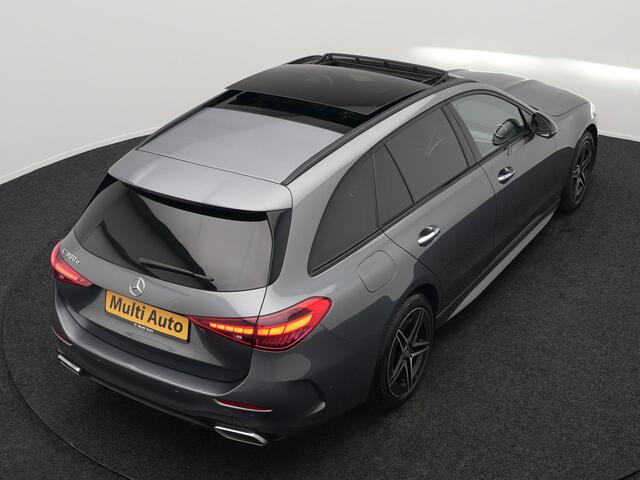 Mercedes-Benz C-KLASSE Estate 300 e AMG Night Plug In Hybrid 320pk Dealer O.H. PHEV | Panodak | Trekhaak af Fabriek | Alcantara Sportstoelen Verwarmd | Sfeerverlichting | Navigatie | Apple Carplay | Virtual | Camera | DAB |