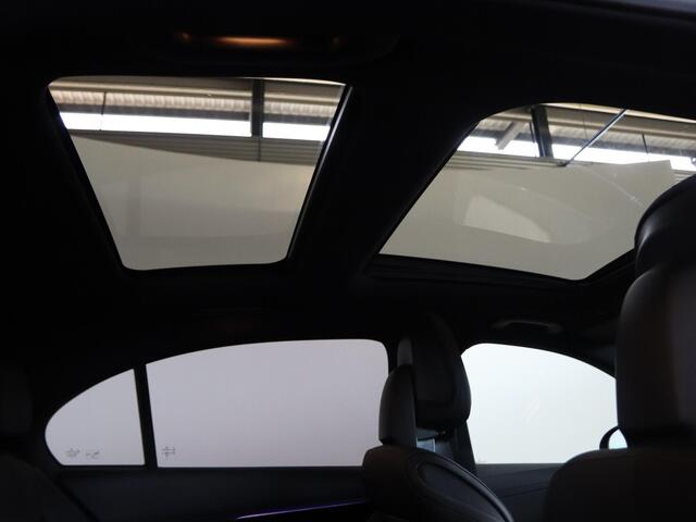 Mercedes-Benz C-KLASSE 300e Business Solution AMG | Panoramaschuifdak | Nightpakket | Digital Light | 19" LM velgen | Dodehoekassistent | 360° camera | Stoelverwarming | Sfeerverlichting |