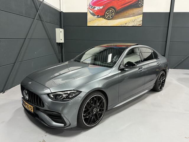Mercedes-Benz C-KLASSE 180 AMG Line Automaat - Leder - Navigatie - Camera - Panoramadak - Full Option - Nieuwstaat - 1e Eigenaar