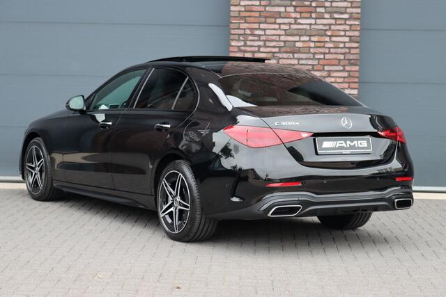Mercedes-Benz C-KLASSE 300 e AMG Line Aut9 | Panoramadak | Memory | Surround Camera | Leder | Trekhaak | Keyless Go | Nightpakket | High Perf. LED |