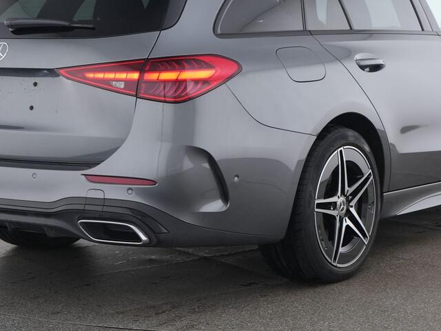 Mercedes-Benz C-KLASSE Estate 300 e AMG Plug-In Hybride AMG Line | Night Pakket | Trekhaak | Panorama Schuif-Kanteldak | Memory Voorstoelen. Inclusief 24 maanden Mercedes-Benz Certified garantie voor Europa.