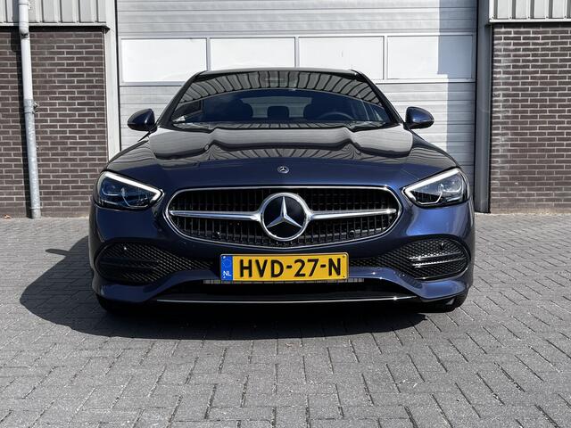 Mercedes-Benz C-KLASSE 180 Star Edition Luxury | Panoramadak | DISTRONIC Afstandsassistent | Dodehoekassistent | Donkergetint Glas Achter | Apple CarPlay | Android Auto | Elektrisch Verstelbare Stoelen + Memory | Stoelverwarming | Sfeerverlichting