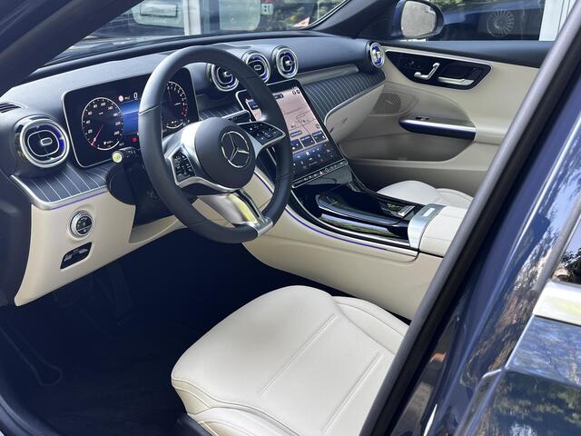 Mercedes-Benz C-KLASSE Estate 300 e Luxury Line | Leder Beige | Panoramadak | Winter Pakket | Trekhaak | DIGITAL LIGHT | DISTRONIC Afstandsassistent | 360° Camera | Stuurverwarming | Apple CarPlay | Android Auto | Elektrisch Verstelbare Stoelen + Memory
