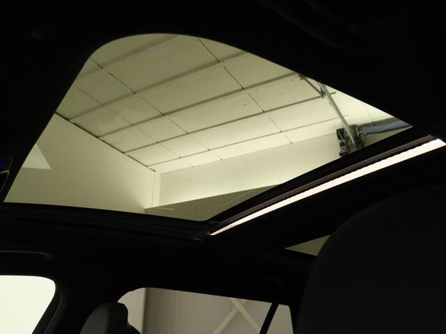 Mercedes-Benz C-KLASSE 300e AMG Line | Panoramadak | Trekhaak | 360 Camera | Leder | Stoelverwarming | Adaptive cruise | Memory | Sfeerverlichting | PHEV | Plug In