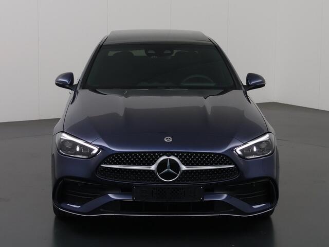 Mercedes-Benz C-KLASSE 300e AMG Line | Panoramaschuifdak| Rijsassistentiepakket | Trekhaak | 360 camera | Digital light | Winterpakket